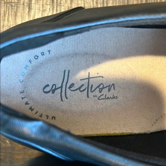 Clarks Black and Gray Oxford Derbys with Textured Design - Picture 2 of 4